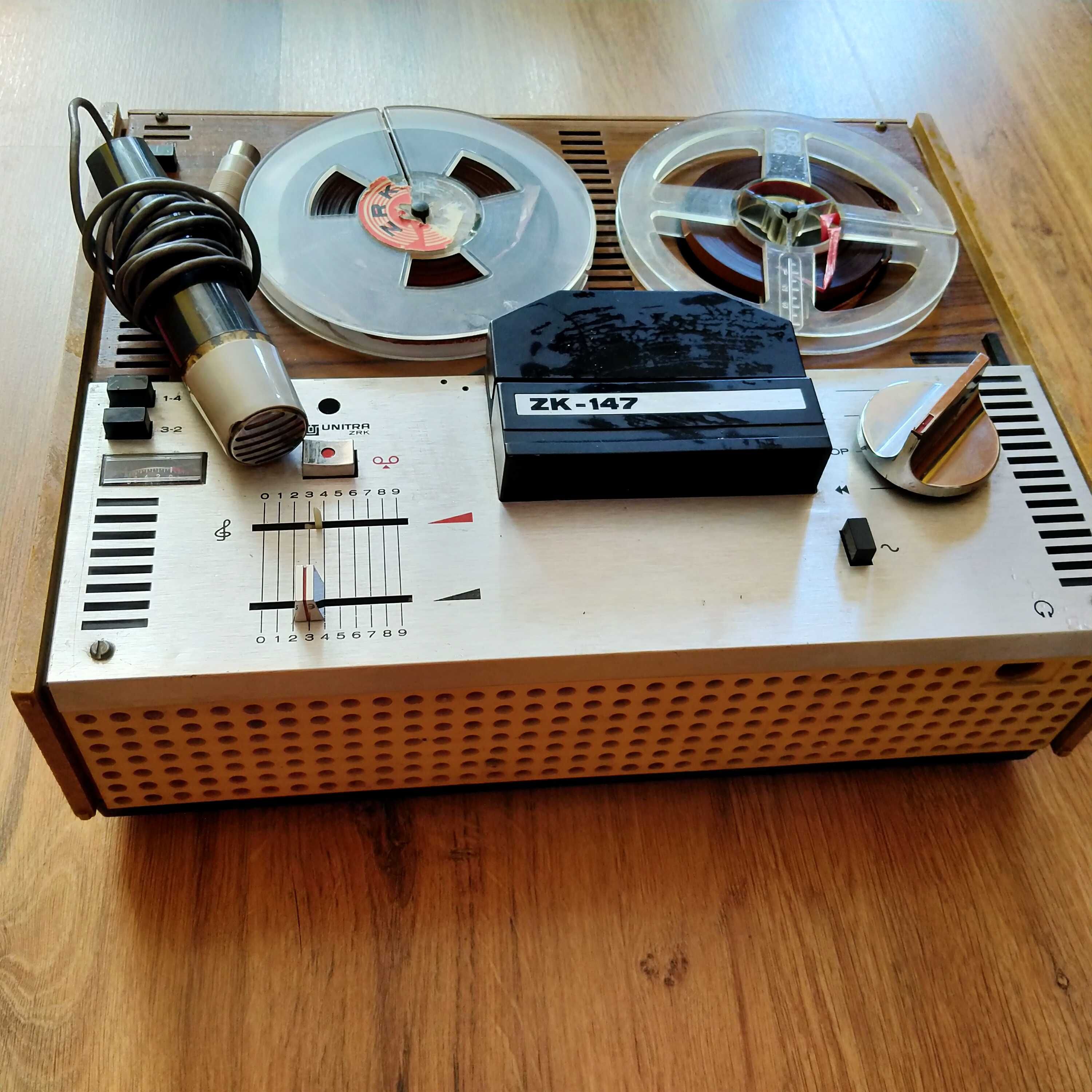 Magnetofon szpulowy ZK-147
