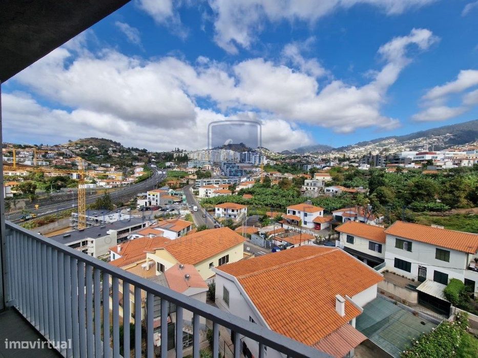 Apartamento T2 | Último Andar | Levada do Cavalo | Funchal