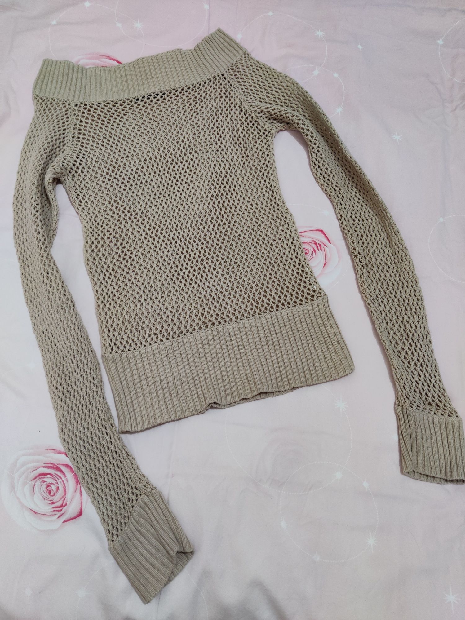 Модный женский вязанный свитер в дырку б/у не дорого