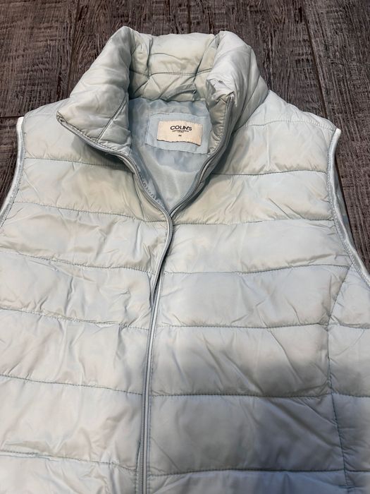 Пуховая желетка женская COLIN’S