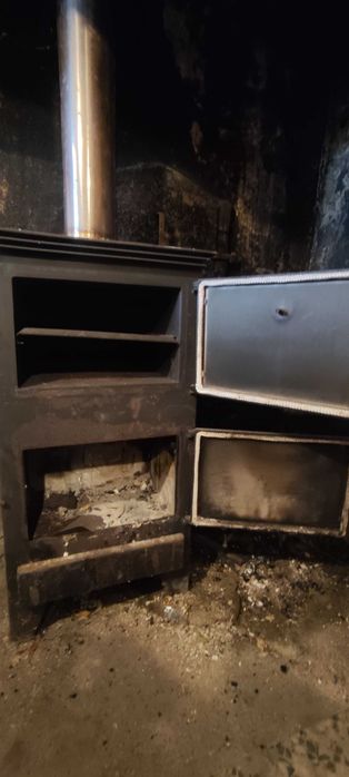 Salamandra com forno de ferro fundido