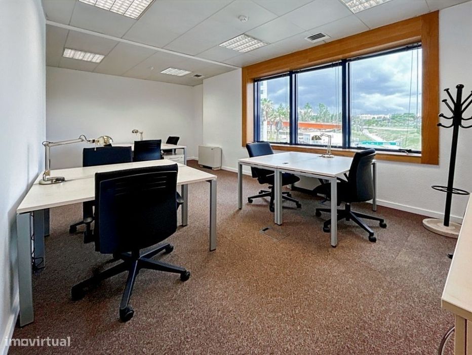 Espaço de escritório privativo para 5 pessoas em Torres de Lisboa