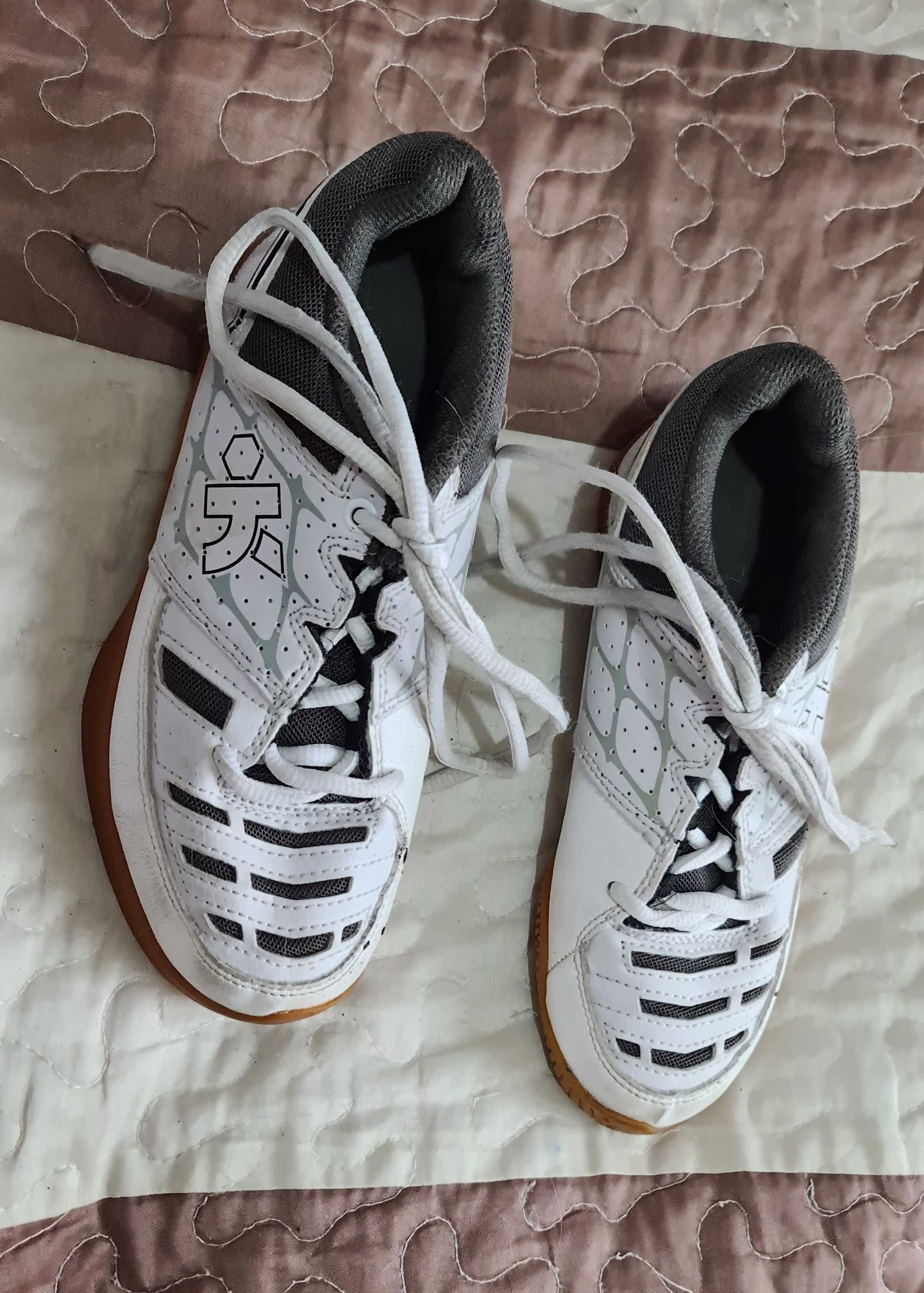 Halówki DECATHLON stan bdb- / KIPSTA / 32