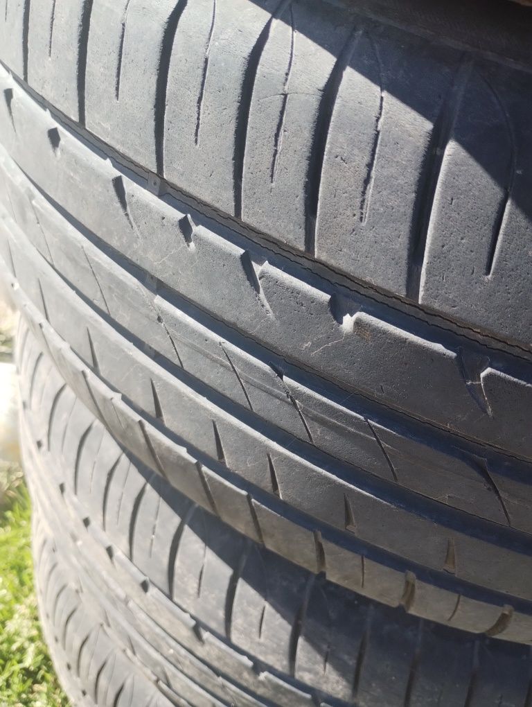 Komplet opon letnich HANKOOK 225/60R17  stan dobry polecam