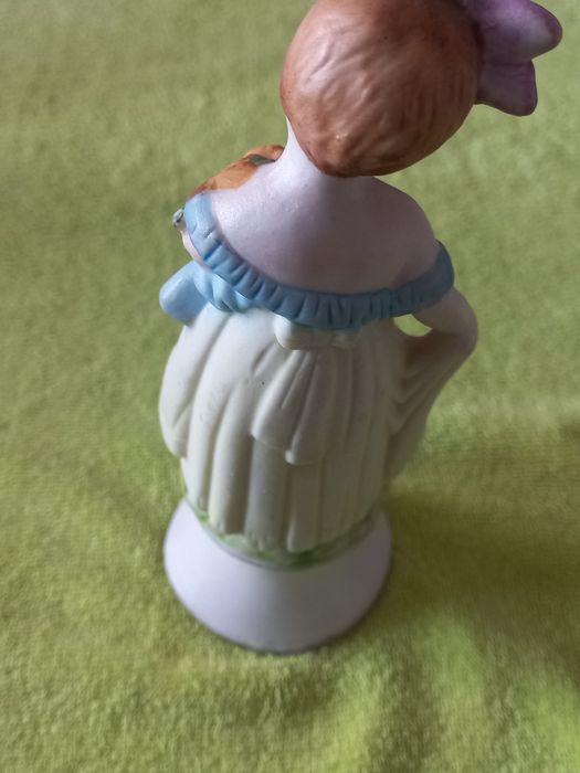 Figurka Kobieta, porcelana biskwitowa