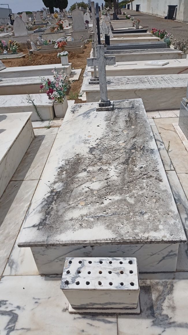 Cedência sepultura perpétua cemitério Estoril