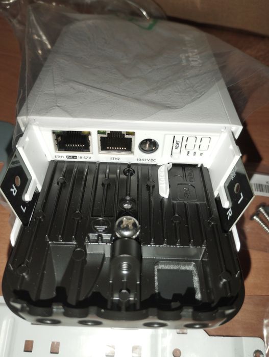 Точка доступу (роутер) MikroTik wAP ac LTE kit 2024 (wAPGR-5HacD2HnD&E