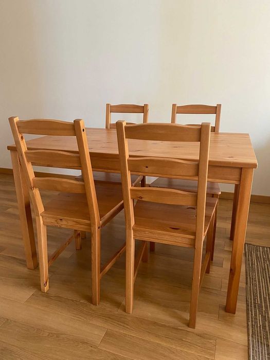 Conjunto de Mesa e 4 Cadeiras JOKKMOKK da IKEA – Madeira Maciça