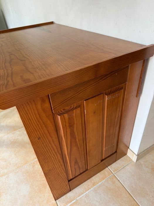 Secretária de madeira de pinho maciço