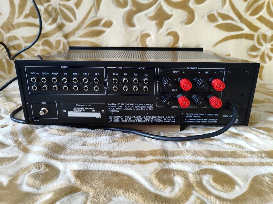 Piekny i zadbany wzmacniacz ACCUPHASE E-205 czarny złoty sprawny 100%