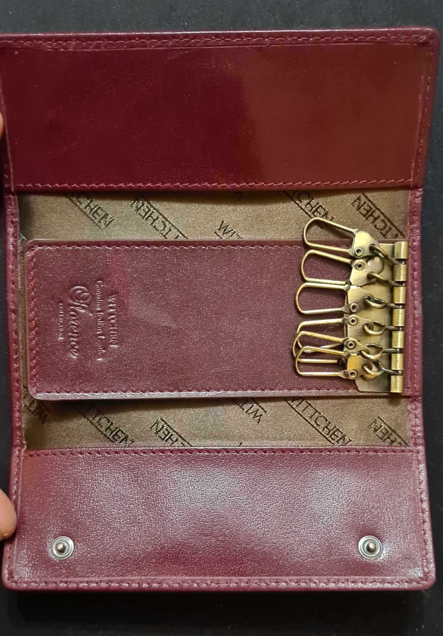 WITTCHEN FLORENCE
Etui na klucze lakierowane bordowe