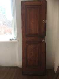 Stare drzwi drewniane (120 cm) z akcesoriami