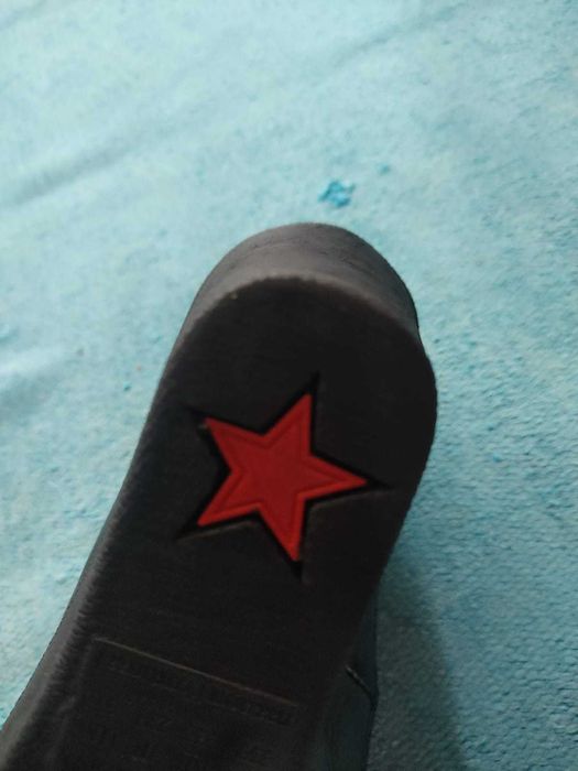 Sapatos em pele camurça compensados. Marca Cubanas, 36.