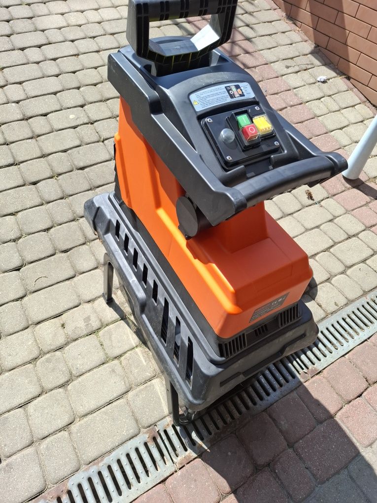Tacklife  rozdrabniacz do gałęzi PWS01A