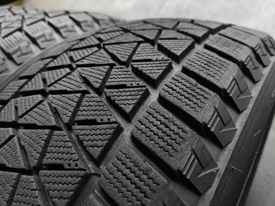 Bridgestone Blizzak R18 235/55 зимові шини преміум арктика