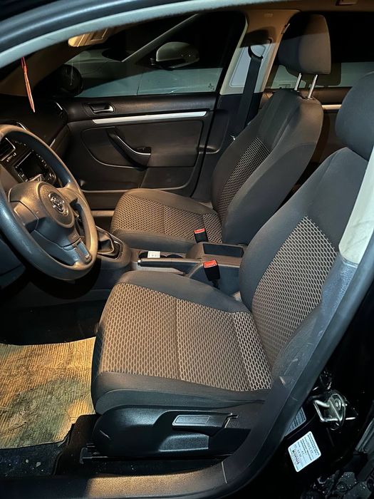 Економне авто golf 6 1.6 TDI 2011р.