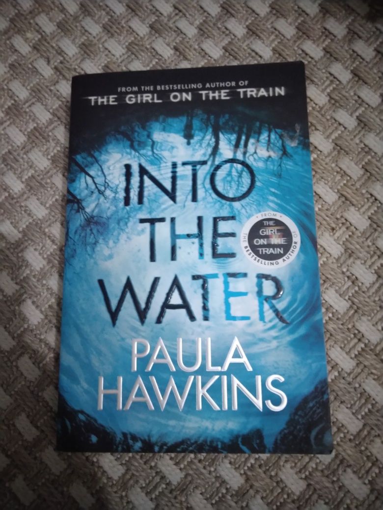 Livro Into the water