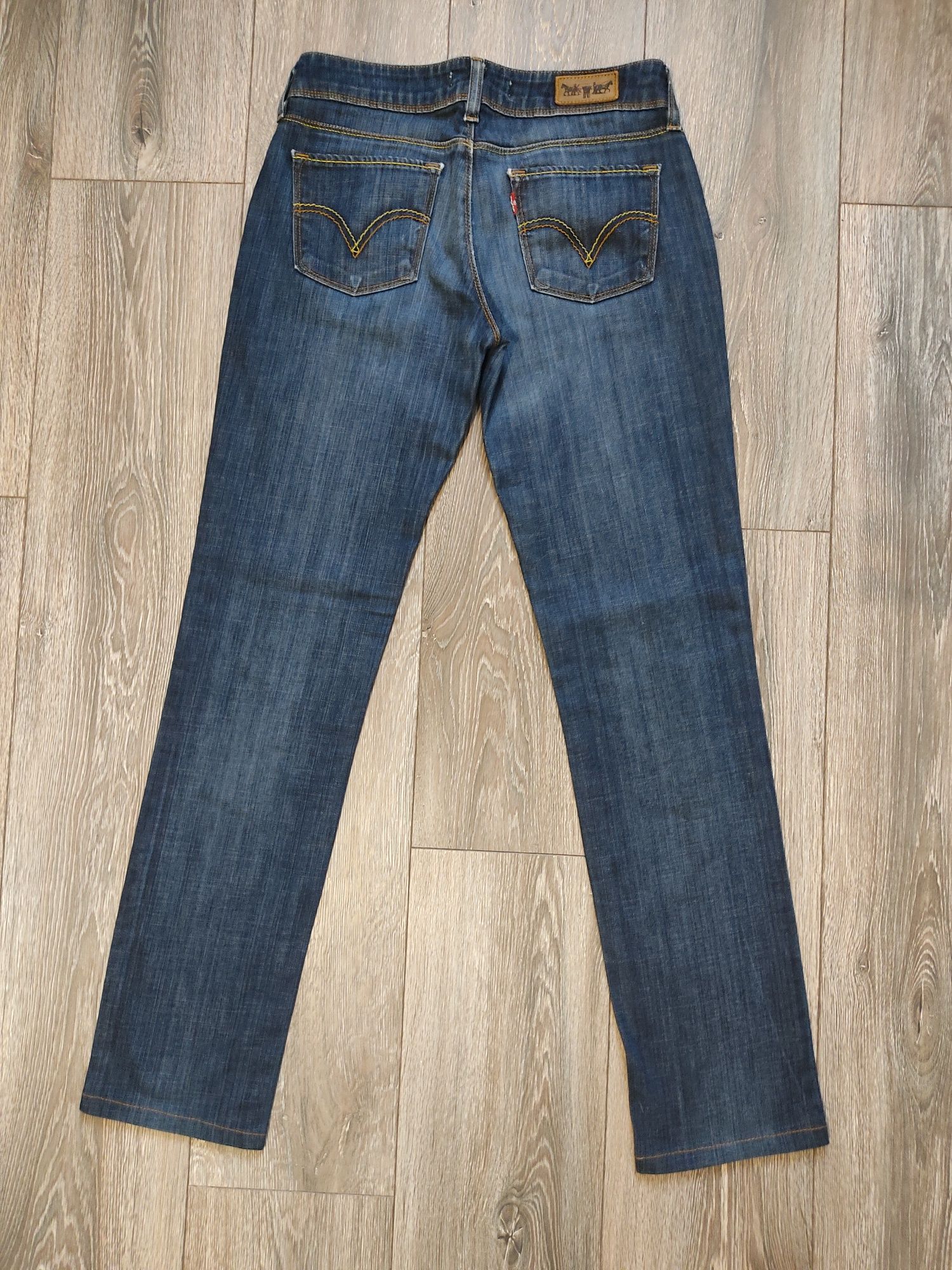 Женские джинсы Levi's 571