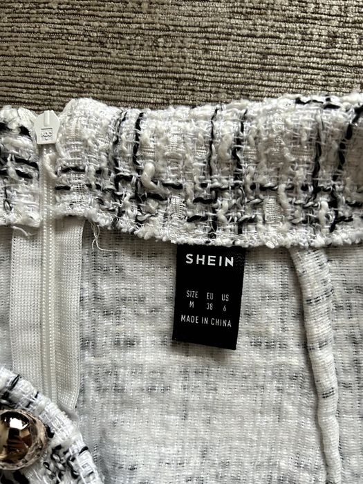 Твідова спідниця міні, біло-чорна, з ґудзиками, розмір М