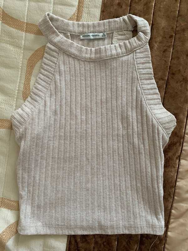 Top curto e justo creme Bershka