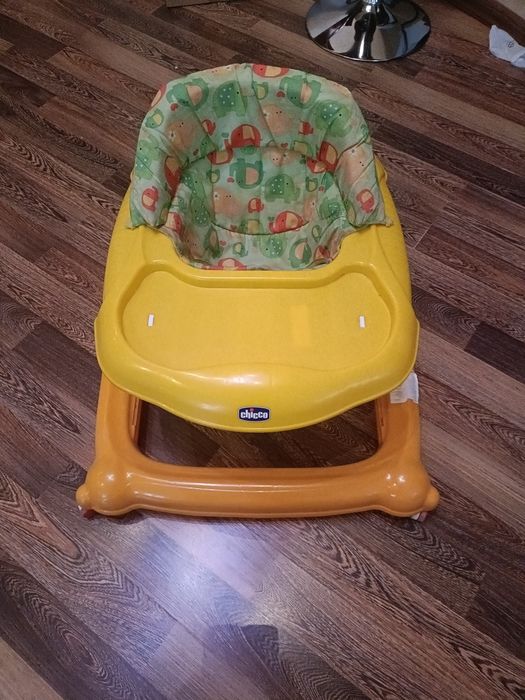 Продам хорошие ходунки Chicco.