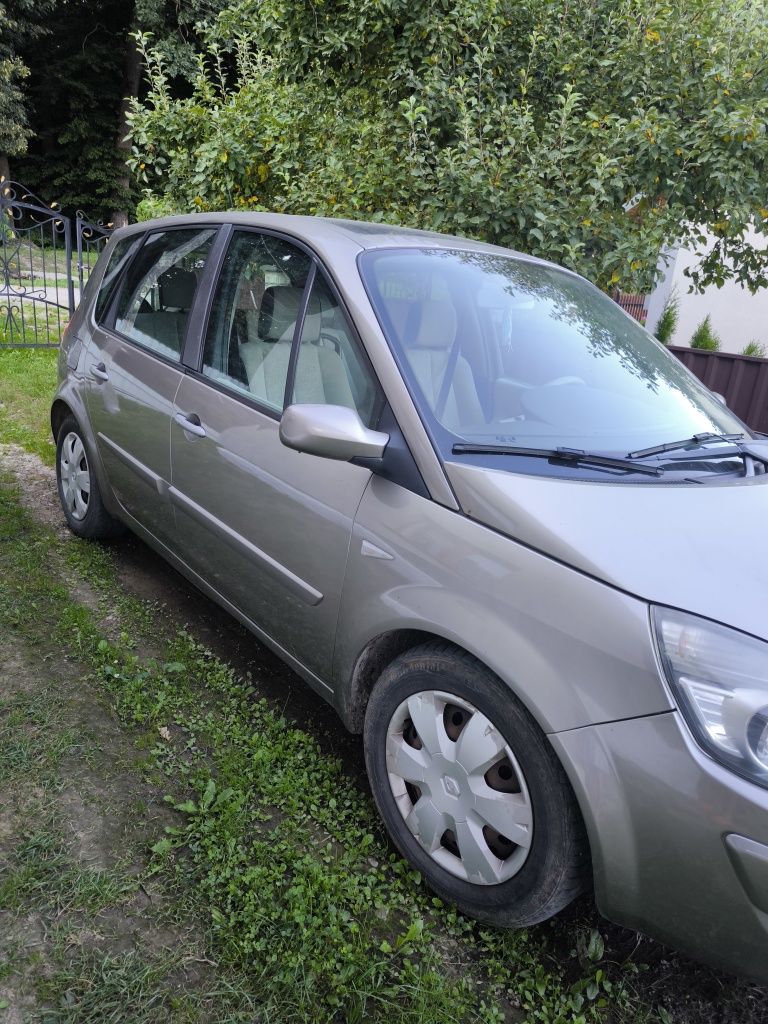 Автомобіль Renault megane scenic