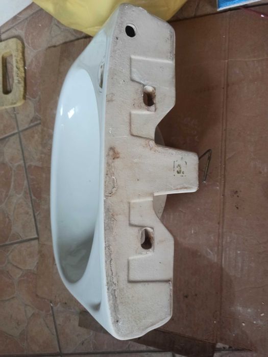 Umywalka ceramiczna 45cm szerokości