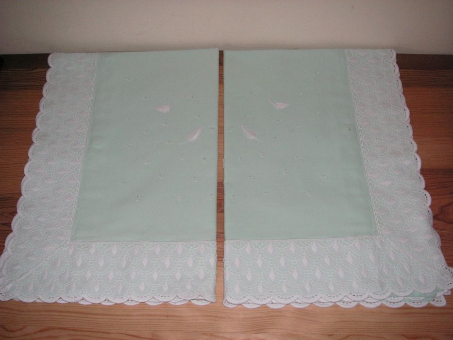 Lençóis Verde Claro Bordado à Mão em Branco (Conjunto)