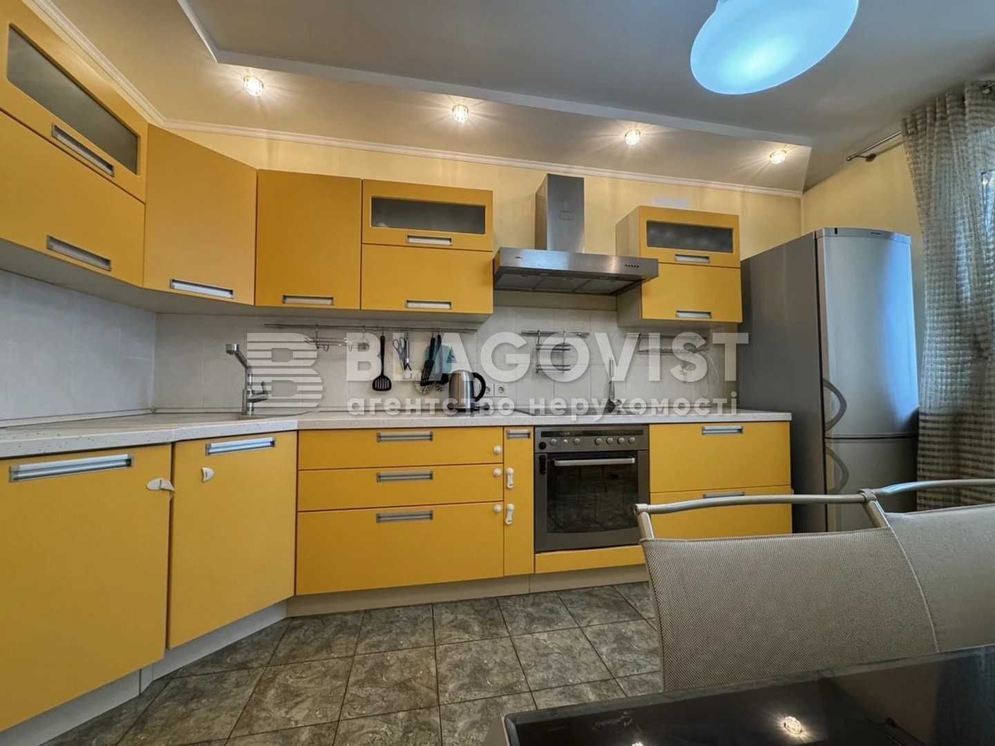 Продаж квартири Смілянська 10/31