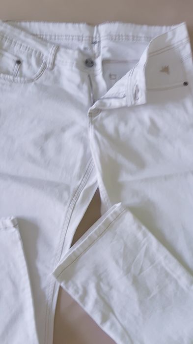 Dżinsy białe damskie