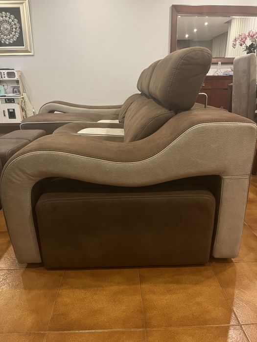 “Sofá com Chaise Direita – 2,90m | Castanho/Bege | 850€”