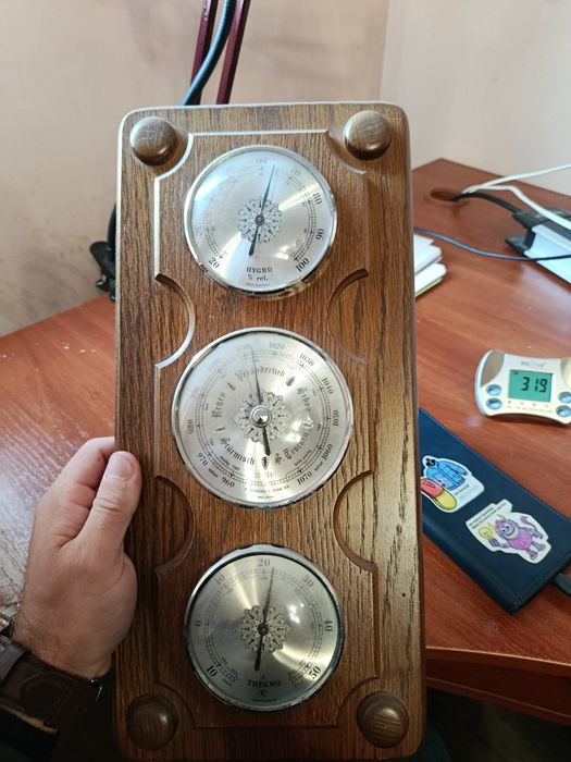 Гигрометр , градусник пано