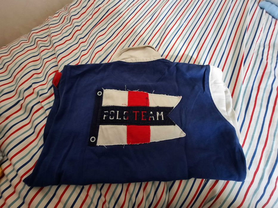 Polo da metro de menino
