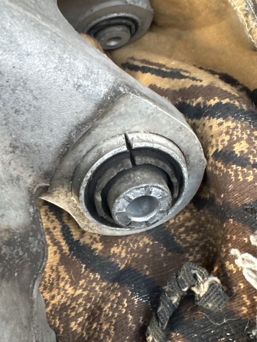 Цапфа Ford Mustang Mach‑E задня права