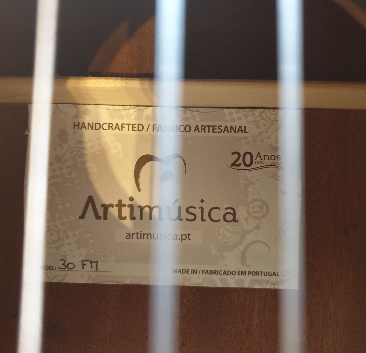 Viola de 6 cordas de fabrico artesanal português da marca Artimúsica