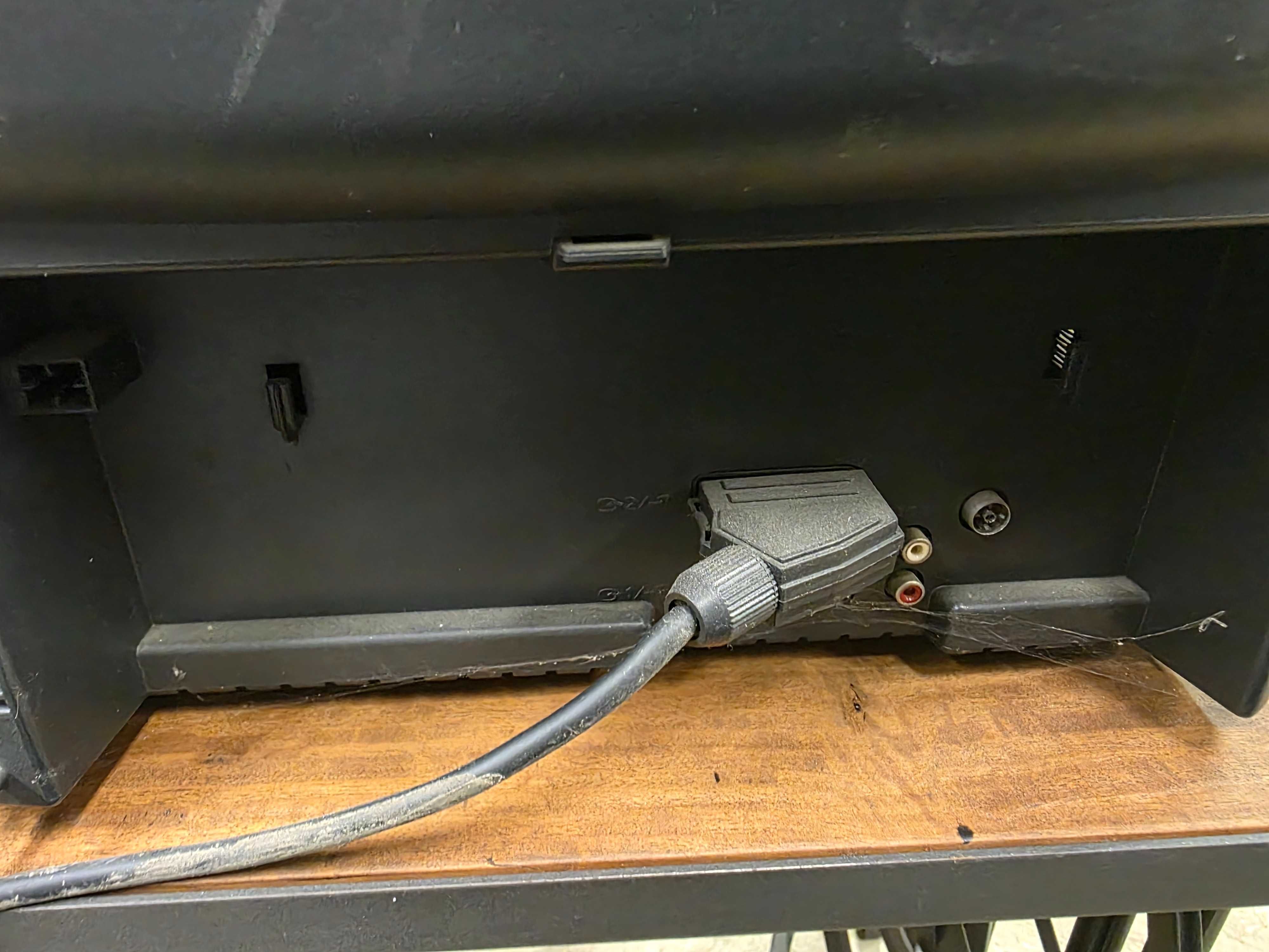 Televisão Sony trinitron grande com tdt