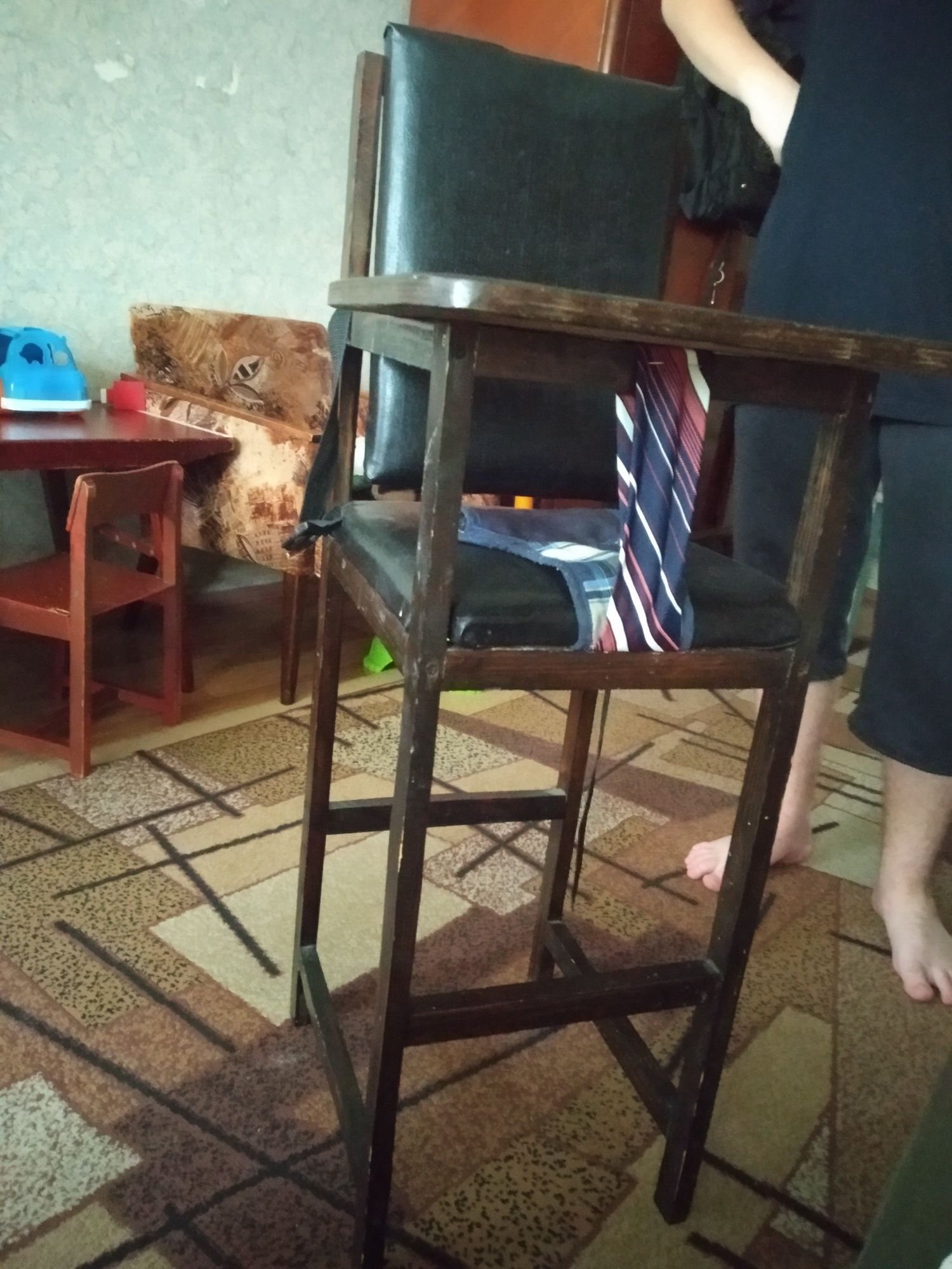 Стілець для годування
