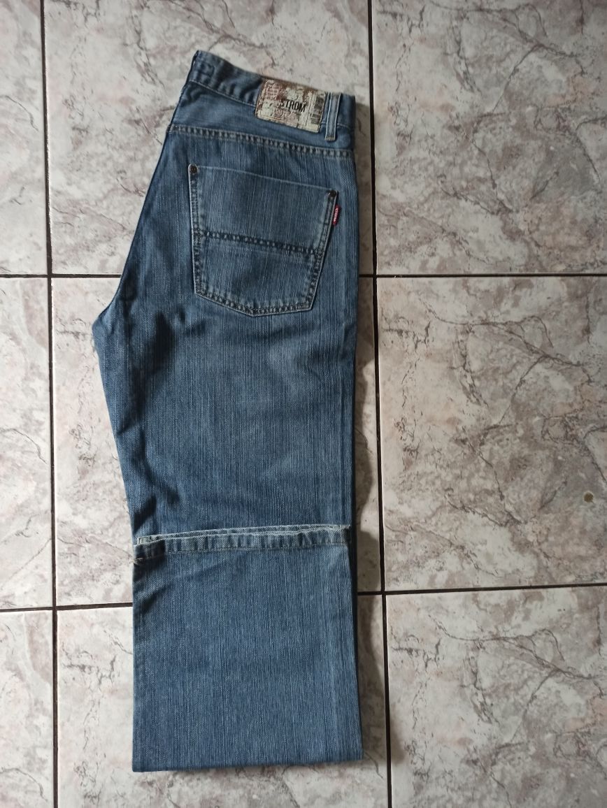 - Jeansy proste szersze męskie. Strom jeans.