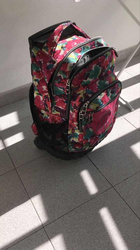 Mochila escolar marca Totto