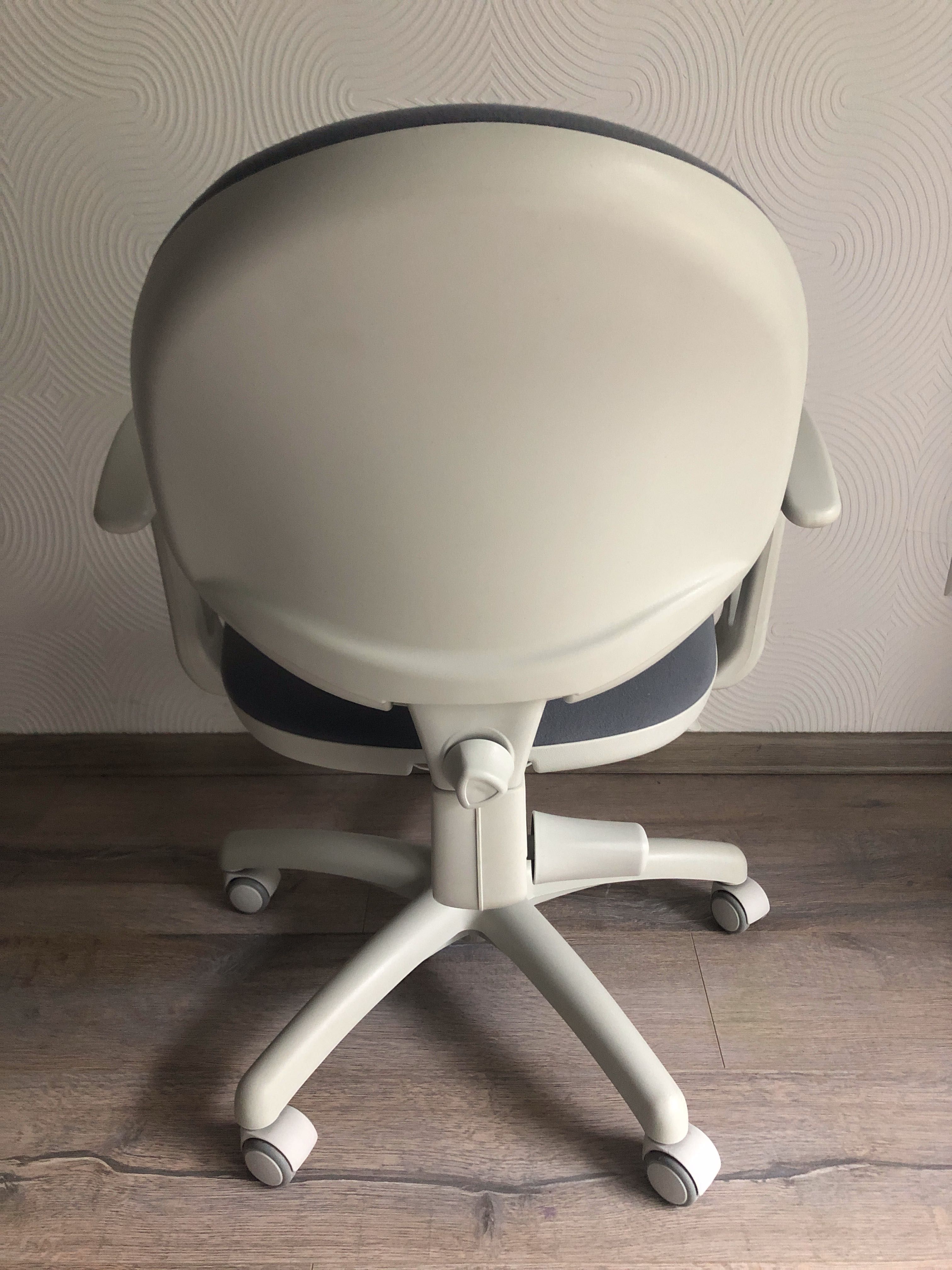 Krzesło biurowe obrotowe młodzieżowe Fotel Nowy Styl SMART szary biały