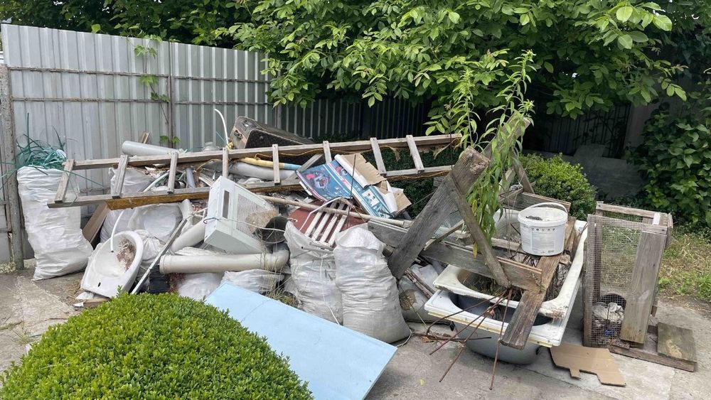 Вивіз сміття. Вивіз будівельного сміття, хламу.