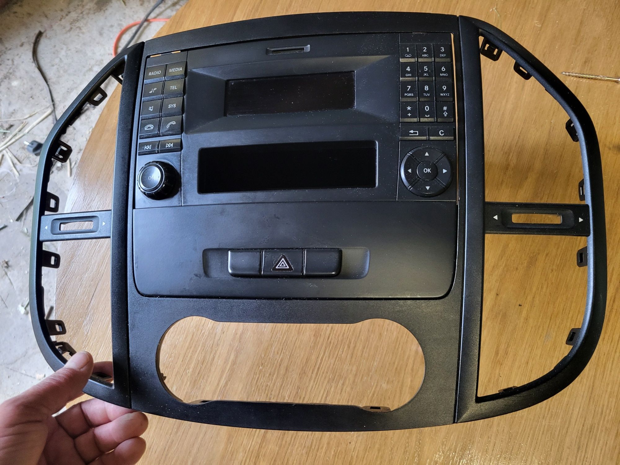 Radio  oryginał Mercedes Vito w447 z ramka