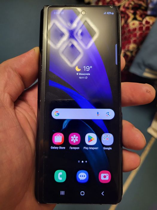 Fold 2,деффект пятно на доп,экране,не влияет на работу,батарея новая