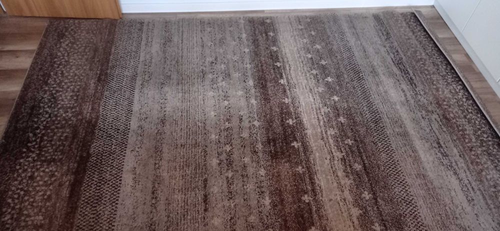 Dywan w odcieniach brązu