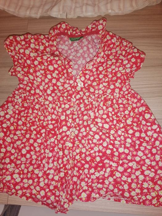 Roupa de menina impecável