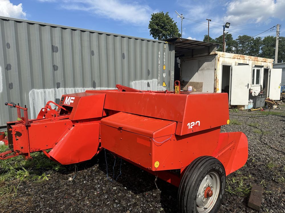 Прес-підбирач марки Massey Ferguson 120