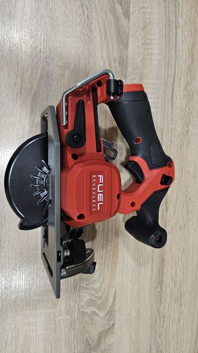 Milwaukee 2521-20 дискові пила нова оригінал dewalt