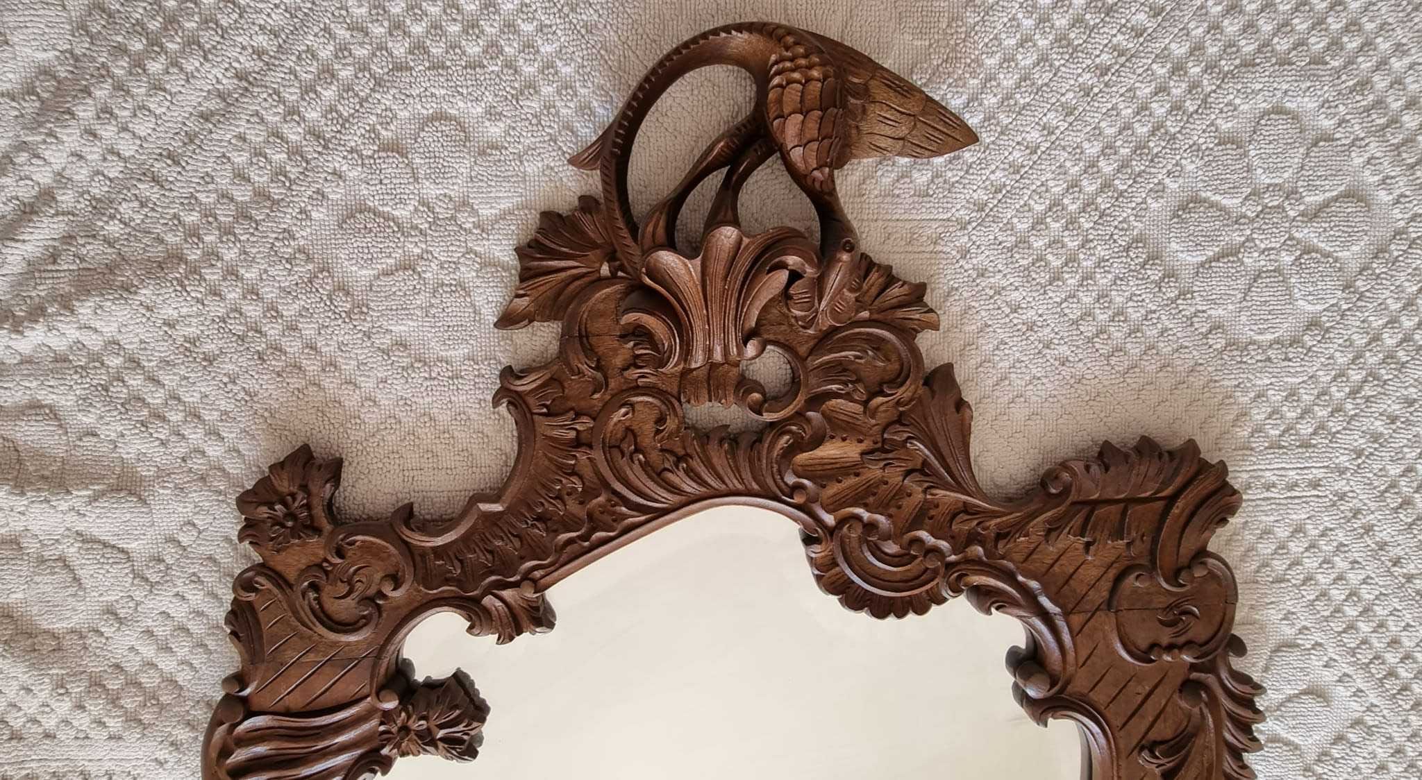 Conjunto de aparador com tampo em mármore e espelho