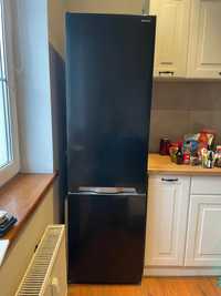 Чорний холодильник з морозилкою Sharp SJ-BA10IMXW2