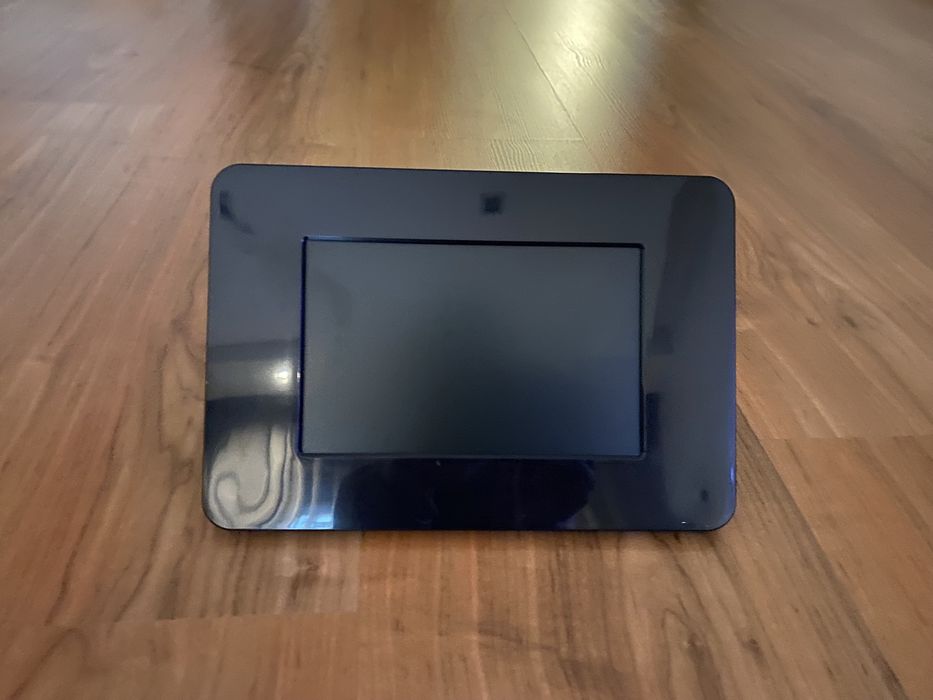 Vendo moldura digital Sigmatek